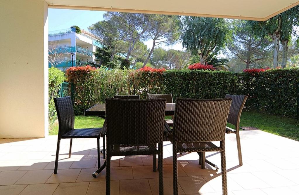 Saint-Raphael, Boulouris, F2 Dans Belle Residence 3 Piscines, Proche Bord De Mer Luaran gambar